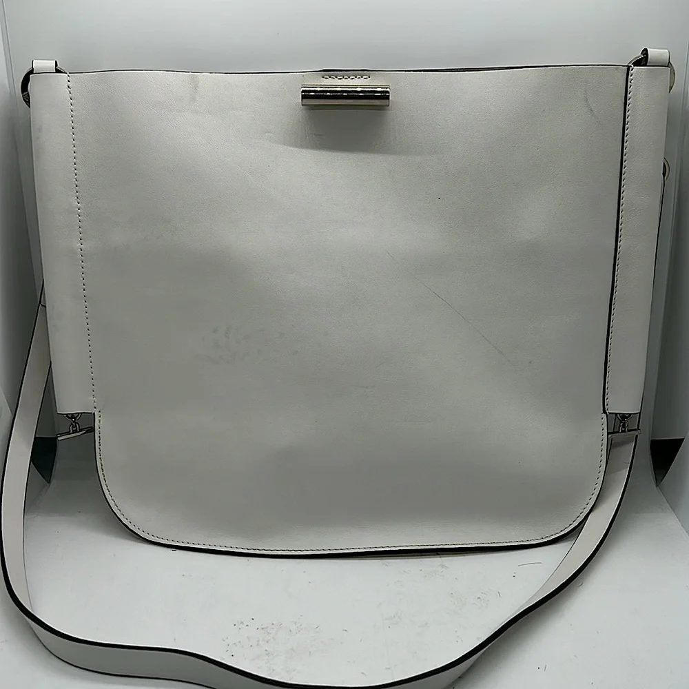 Stuart Weitzman NWT Off White Calf Leather Small Dorian Crossbody Bag Purse 🌸🌸 - Picture 1 of 12